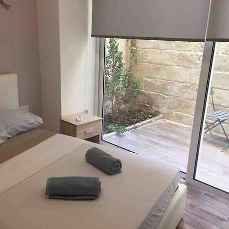 Sliema - 2 Mins From The Beach Apartment Exterior photo